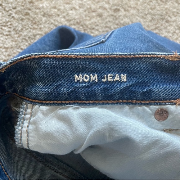 American Eagle Outfitters - Mom Jean. Size 4 short - Picture 5 of 9